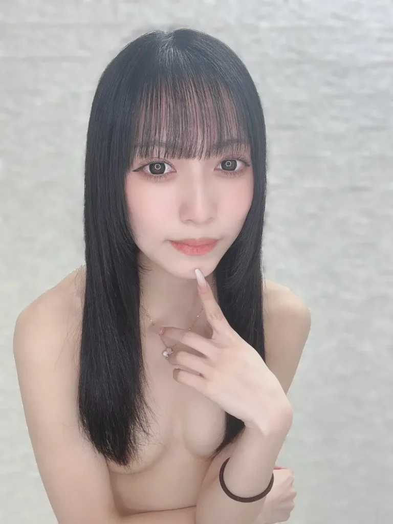 ルックス最高！スタイルモデル級！清楚な黒髪スレンダー美女「黒崎えりかさん」がデリス新宿に入店！入室後、即その容姿に目がいってしまいまうレベルの彼女の推しポイントはホスピタリティの高さ！気遣い、言動全てがハイレベルで心地の良い空間！しかも・・・ドMちゃん！撮影オプションOK！悶える姿をお収めください！